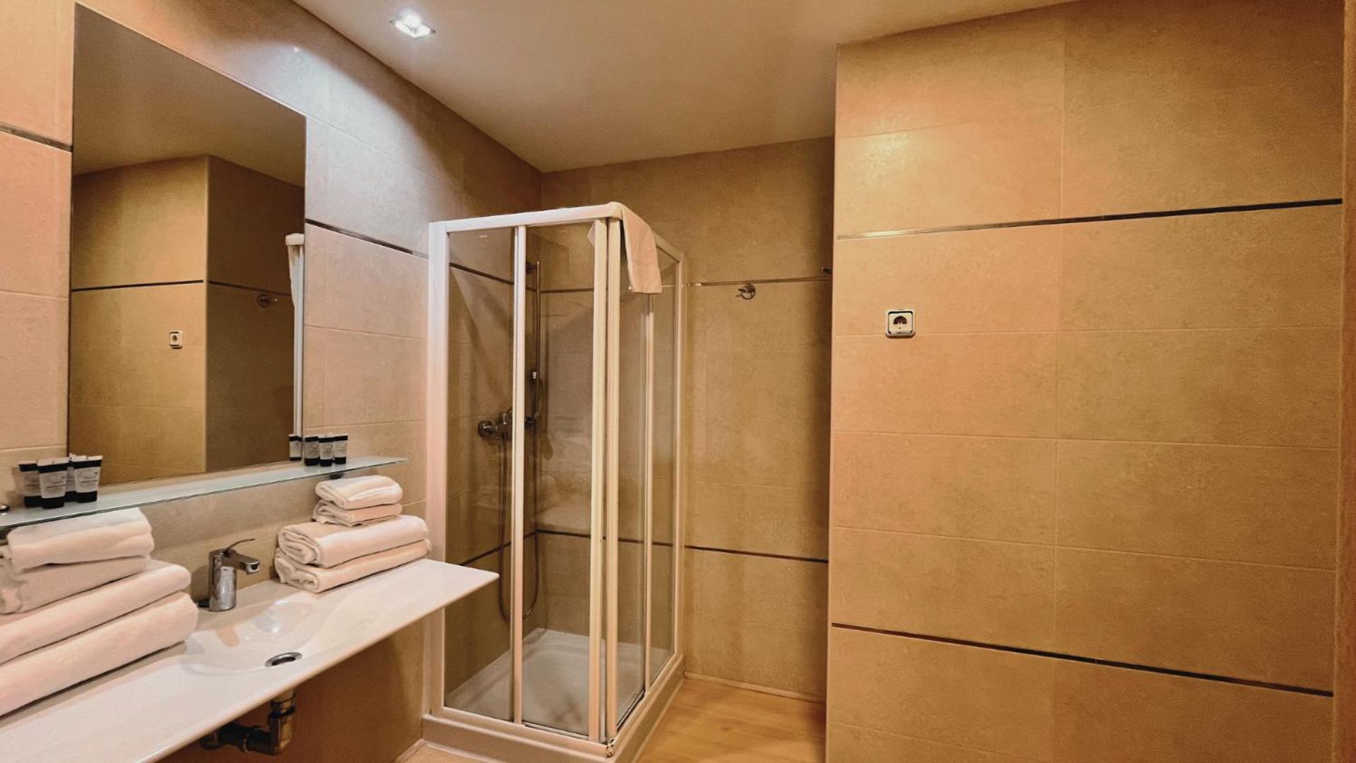 Hotel-Apartamentos Tartesos Las Rozas de Madrid Bagian luar foto